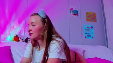 Snapshot of pinkk_lemonade chatting on February 2026 06:20:01 AM Mila online show from February 2026 06:20:01 AM