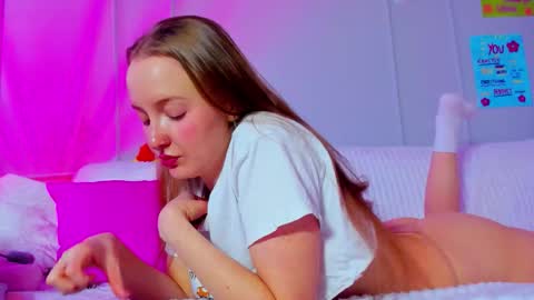 Snapshot of pinkk_lemonade chatting on February 2026 08:24:02 AM Mila online show from February 2026 08:24:02 AM