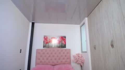 pinky_f00x online show from November 2025 07:57:01 PM