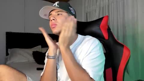 Snapshot of piperodriguez_ chatting on February 2025 12:36:02 AM Pipe Rodriguez online show from February 2025 12:36:02 AM