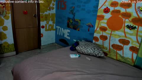 Snapshot of pipeshowtime chatting on December 2024 04:49:02 PM VALENTINA y PIPE online show from December 2024 04:49:02 PM