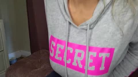 MILF Pippa online show from January 2025 02:48:01 PM