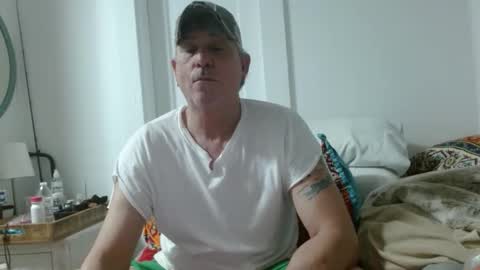 Snapshot of pirate334 chatting on April 2026 01:05:01 AM pirate334 online show from April 2026 01:05:01 AM