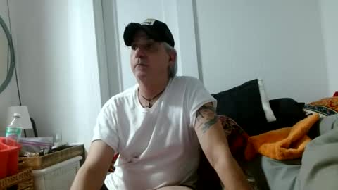 Snapshot of pirate334 chatting on May 2026 04:29:02 AM pirate334 online show from May 2026 04:29:02 AM