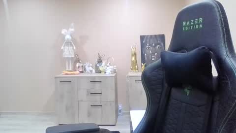 Snapshot of pirshi chatting on April 2026 10:15:01 PM Gifted One online show from April 2026 10:15:01 PM