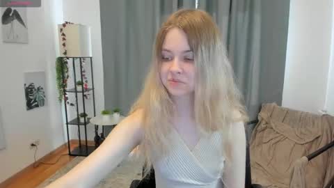 Snapshot of pixel_nest chatting on September 2025 06:03:01 AM Olga online show from September 2025 06:03:01 AM