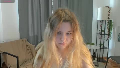 Snapshot of pixel_nest chatting on September 2025 05:44:01 AM Olga online show from September 2025 05:44:01 AM
