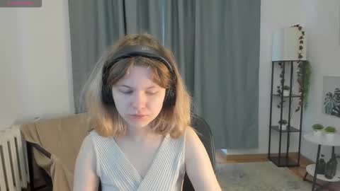 Snapshot of pixel_nest chatting on September 2025 05:56:01 AM Olga online show from September 2025 05:56:01 AM