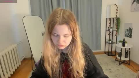 Snapshot of pixel_nest chatting on October 2025 05:49:02 AM Olga online show from October 2025 05:49:02 AM