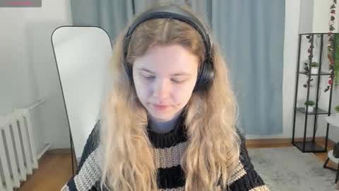 Snapshot of pixel_nest chatting on October 2025 06:00:01 AM Olga online show from October 2025 06:00:01 AM