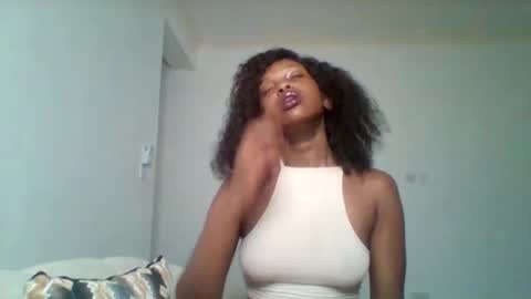 Snapshot of pixie_roman chatting on November 2025 03:27:01 AM Majesty online show from November 2025 03:27:01 AM