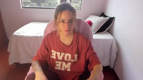Snapshot of pixiedaemon chatting on April 2026 07:40:02 PM pixie online show from April 2026 07:40:02 PM
