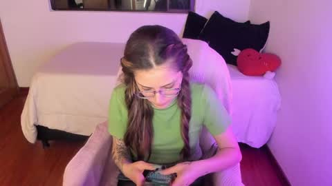 Snapshot of pixiedaemon chatting on May 2026 06:32:03 AM pixie online show from May 2026 06:32:03 AM