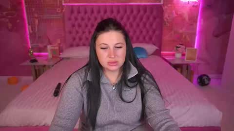 pixiehott online show from November 2025 07:03:01 PM