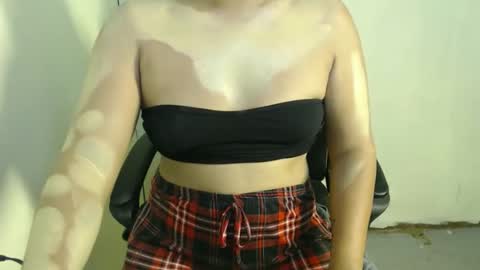 Snapshot of play_wiith_me chatting on September 2025 05:04:02 PM play_wiith_me online show from September 2025 05:04:02 PM