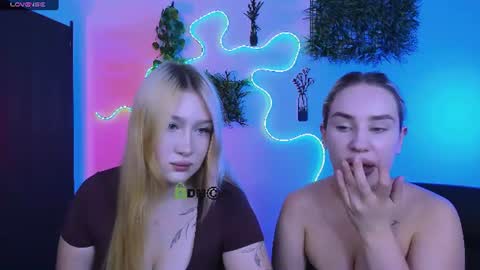 Snapshot of playful_sophie chatting on July 2026 07:29:02 PM Sophie online show from July 2026 07:29:02 PM