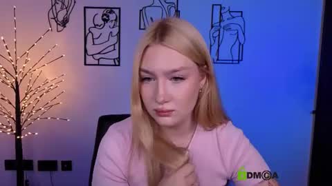 Snapshot of playful_sophie chatting on July 2026 07:06:02 PM Sophie online show from July 2026 07:06:02 PM