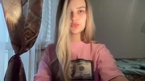 Mia online show from October 2025 06:41:02 AM