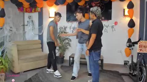   online show from November 2025 11:15:01 PM