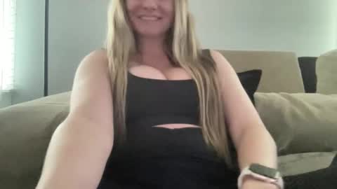 Snapshot of playwithcaity chatting on May 2026 09:23:02 PM Caity online show from May 2026 09:23:02 PM