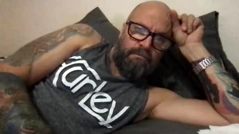 Snapshot of pleasesitonmycock chatting on January 2025 05:43:01 AM PleaseSitOnMyCock online show from January 2025 05:43:01 AM