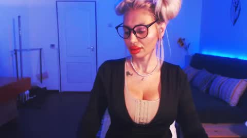 Snapshot of pleasureofgoods chatting on December 2024 09:47:02 PM Victoria online show from December 2024 09:47:02 PM
