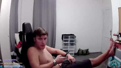 plkrisztian online show from November 2025 04:33:01 PM