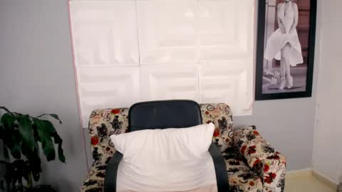 Snapshot of pocahontas_mcry chatting on April 2026 11:29:01 PM pocahontas online show from April 2026 11:29:01 PM