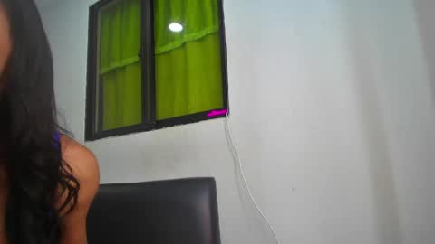 Snapshot of pocahontas_prinsce chatting on May 2026 11:43:02 PM Nikole online show from May 2026 11:43:02 PM