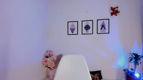 Snapshot of pocahontas_sensual chatting on January 2025 10:49:02 PM Jasmine online show from January 2025 10:49:02 PM