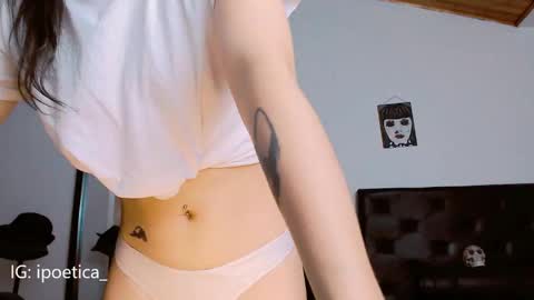 Snapshot of poeeticaa_ chatting on December 2024 10:11:01 PM IG ipoetica online show from December 2024 10:11:01 PM