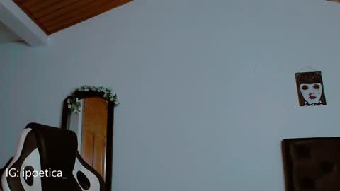 Snapshot of poeeticaa_ chatting on December 2024 10:52:02 PM IG ipoetica online show from December 2024 10:52:02 PM