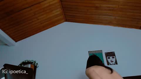 Snapshot of poeeticaa_ chatting on December 2024 04:58:02 AM IG ipoetica online show from December 2024 04:58:02 AM