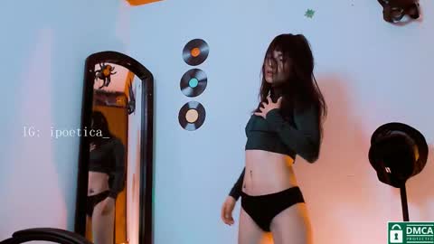 Snapshot of poeeticaa_ chatting on November 2025 04:53:01 PM IG ipoetica online show from November 2025 04:53:01 PM