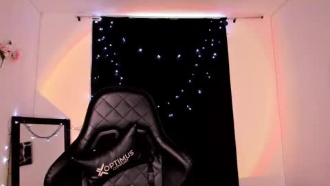 Willow                      Hours 12pm to 630pm Colombian time FRIDAY AND SUNDAY FREE DAYS online show from January 2025 09:01:01 PM