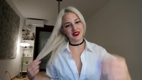 Snapshot of pole_dance_queen chatting on November 2025 01:12:02 PM Kira online show from November 2025 01:12:02 PM