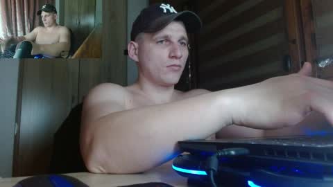 Poliglotjoe2 online show from April 2026 06:08:02 PM