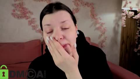 Polly online show from November 2025 02:01:02 AM