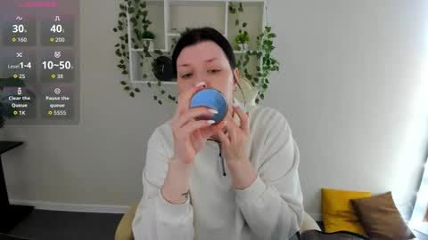 Polly online show from November 2025 01:37:01 AM