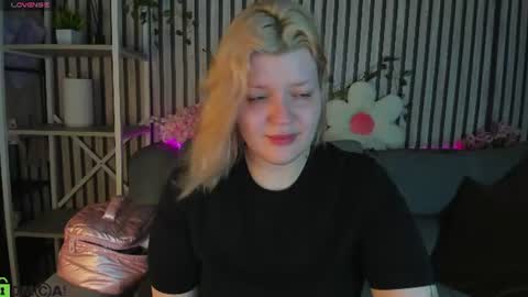 Snapshot of polly__mayer chatting on June 2026 01:12:02 AM Polly online show from June 2026 01:12:02 AM