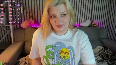 Snapshot of polly__mayer chatting on July 2026 01:04:01 AM Polly online show from July 2026 01:04:01 AM