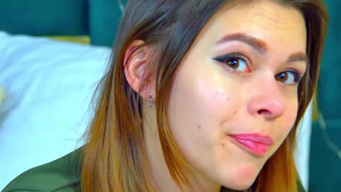 Snapshot of pollylanders chatting on December 2024 09:58:02 PM Polly online show from December 2024 09:58:02 PM