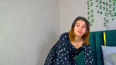 Snapshot of pollylanders chatting on January 2025 11:45:02 PM Polly online show from January 2025 11:45:02 PM