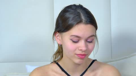 Snapshot of pollylanders chatting on February 2025 04:57:01 AM Polly online show from February 2025 04:57:01 AM