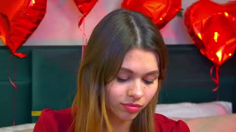 Snapshot of pollylanders chatting on February 2025 02:04:01 AM Polly online show from February 2025 02:04:01 AM