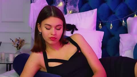 Snapshot of pollylanders chatting on October 2025 06:59:01 AM Polly online show from October 2025 06:59:01 AM