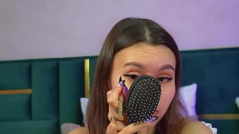 Polly online show from November 2025 06:47:02 AM