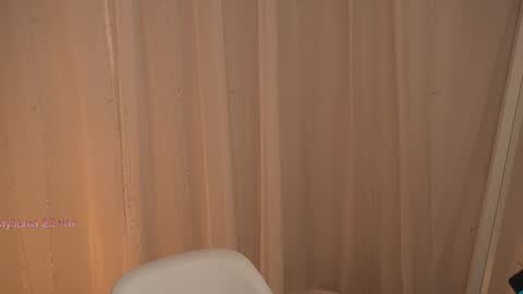 Snapshot of poni_dii chatting on February 2026 09:41:01 AM online show from February 2026 09:41:01 AM