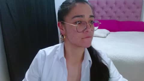 Snapshot of porcelainlux chatting on January 2025 07:52:01 PM porcelainlux online show from January 2025 07:52:01 PM