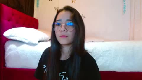 Snapshot of porcelainlux chatting on February 2025 05:05:01 AM porcelainlux online show from February 2025 05:05:01 AM